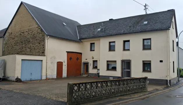 D864 - Charmante woonboerderij met grote schuur nabij Cochem in Duitsland