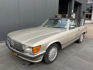 Mercedes-Benz 560 SL