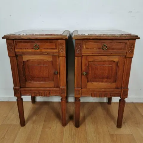 Vintage, antieke set nachtkastjes met marmer blad