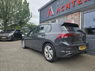 Foto 12 van Volkswagen Golf 1.0 TSI Life Business Lesauto! Trekhaak! Nette Staat! Carplay! Navigatie! LED!