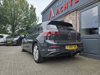 Foto 17 van Volkswagen Golf 1.0 TSI Life Business Lesauto! Trekhaak! Nette Staat! Carplay! Navigatie! LED!