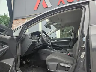 Foto 18 van Volkswagen Golf 1.0 TSI Life Business Lesauto! Trekhaak! Nette Staat! Carplay! Navigatie! LED!