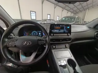 Foto 17 van Hyundai Kona EV Comfort 64 kWh Navigatie / Airco automatisch |SOH 98.7% | 3 fase | Parkeersensoren