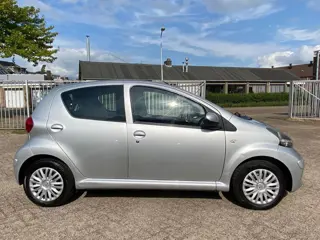Foto 19 van Toyota Aygo 1.0-12V + 5-deurs - 119.473 Kilometer - Elektrisch pakket - Apk t/m 29-07-2027