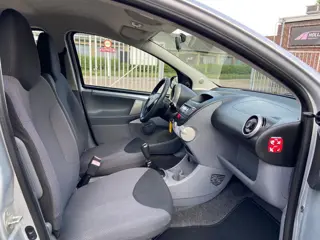 Foto 14 van Toyota Aygo 1.0-12V + 5-deurs - 119.473 Kilometer - Elektrisch pakket - Apk t/m 29-07-2027