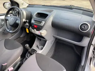 Foto 13 van Toyota Aygo 1.0-12V + 5-deurs - 119.473 Kilometer - Elektrisch pakket - Apk t/m 29-07-2027