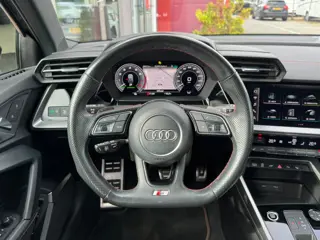 Foto 19 van Audi A3 Sportback 45 TFSI e S edition Competition | ACC | B&O | HUD