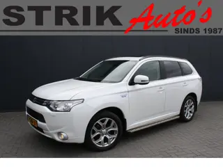 Mitsubishi Outlander 2.0 PHEV instyle - SCHUIFDAK - TREKHAAK - LEDER - NAVIGATIE - CAMERA - 2x PDC