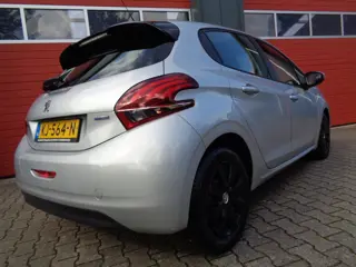 Foto 18 van Peugeot 208 1.2 PureTech Active Airco Cruise Navi 5DRS NL-Auto