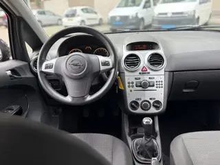 Foto 13 van Opel Corsa 1.2 16V Cosmo Airco Elek. Ramen Facelift