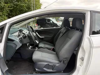 Foto 12 van Ford Fiesta Titanium 1.25 82 pk - climate - parkpilot - zuinig!