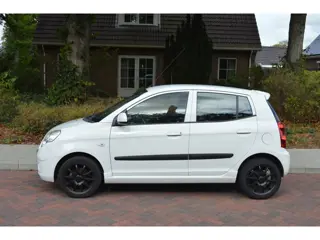 Foto 20 van Kia Picanto 1.0 Seven Org NL/NAP/nw distributie + koppeling