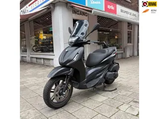 Foto 11 van Piaggio Scooter 400 Beverly S HPE