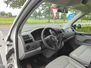 Foto 14 van Volkswagen Transporter Kombi 9 prs 2.0 TDI L1H1 Trendline AIRCO BJ 2010