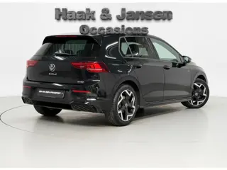 Foto 14 van Volkswagen Golf 1.5 eTSI R-Line Edition - Inc BTW - ACC - Camera