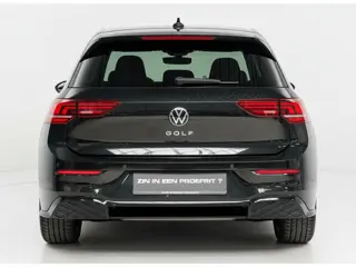 Foto 16 van Volkswagen Golf 1.5 eTSI R-Line Edition - Inc BTW - ACC - Camera
