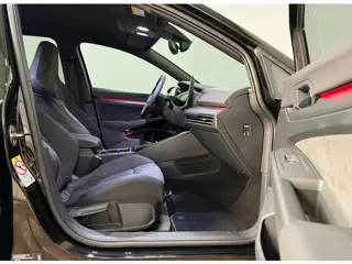 Foto 20 van Volkswagen Golf 1.5 eTSI R-Line Edition - Inc BTW - ACC - Camera