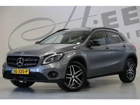 Mercedes-Benz GLA-klasse 180 Premium/ Achteruitrijcamera/ Panoramaschuifdak/