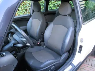 Foto 19 van MINI Clubman 1.6 Cooper Chili R55 Youngtimer, Pano.dak, clima, BT en 17"