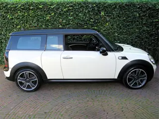 Foto 15 van MINI Clubman 1.6 Cooper Chili R55 Youngtimer, Pano.dak, clima, BT en 17"