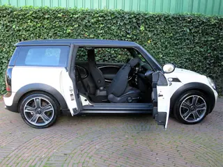 Foto 14 van MINI Clubman 1.6 Cooper Chili R55 Youngtimer, Pano.dak, clima, BT en 17"