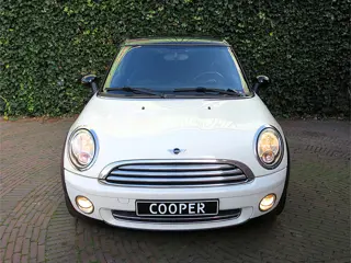 Foto 13 van MINI Clubman 1.6 Cooper Chili R55 Youngtimer, Pano.dak, clima, BT en 17"