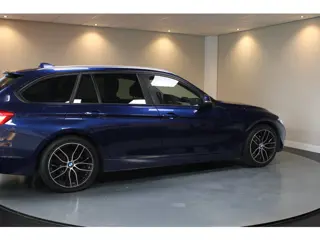 Foto 17 van BMW 3-serie Touring 318i Executive *Automaat* 2de Eigenaar|Dealer OH|Trekhaak|Cruise|Navi|PDC|18''Ve