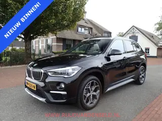 BMW X1 xDrive20i PANODAK / HEAD-UP / BLUETOOTH / SPORTSTOELEN + STOELVERWARMING