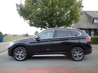 Foto 16 van BMW X1 xDrive20i PANODAK / HEAD-UP / SPORTLEER / BLUETOOTH