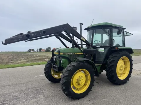 John Deere 2140