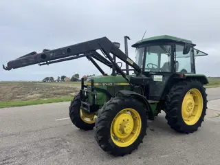 John Deere 2140