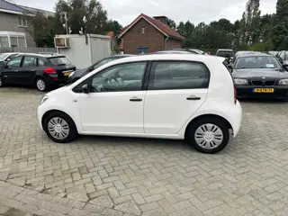 Foto 16 van Volkswagen up! 1.0 take up! BlueMotion airco (bj 2012)