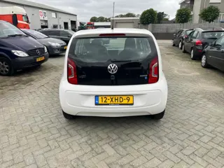 Foto 14 van Volkswagen up! 1.0 take up! BlueMotion airco (bj 2012)