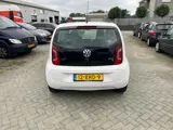 Foto 22 van Volkswagen up! 1.0 take up! BlueMotion airco (bj 2012)