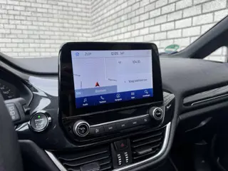 Foto 11 van Ford Fiesta 1.0 EcoBoost Hybrid ST-Line | B&O Audio | Panoramadak | Stoelverwarming | Camera |