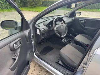 Foto 12 van Opel Corsa 1.4-16V Full Rhythm