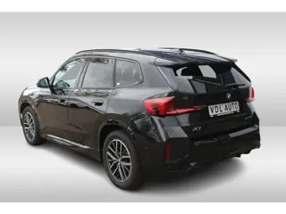 Foto 15 van BMW X1 sDrive18i Apple Carplay/Android Auto l Lederen bekleding l Hemelbekleding donker l Lichtmetal
