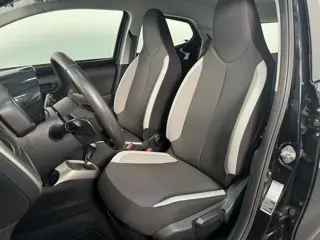 Foto 17 van Toyota Aygo 1.0 VVT-i x-play | Achteruitrijcamera | Airco | Lage km stand |