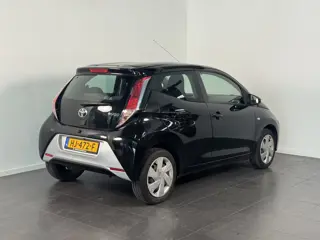 Foto 18 van Toyota Aygo 1.0 VVT-i x-play | Achteruitrijcamera | Airco | Lage km stand |
