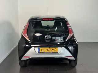 Foto 19 van Toyota Aygo 1.0 VVT-i x-play | Achteruitrijcamera | Airco | Lage km stand |
