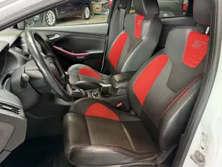 Foto 13 van Ford Focus Wagon 2.0 EcoBoost ST-2 Navigatie Lederen bekleding Climate control