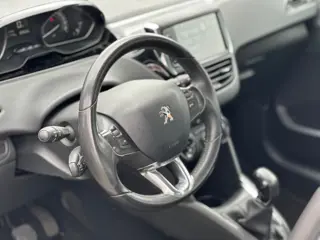 Foto 16 van Peugeot 208 1.2 PureTech Active AIRCO / APK / PDC / CRUISE