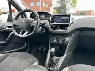 Foto 15 van Peugeot 208 1.2 PureTech Active AIRCO / APK / PDC / CRUISE