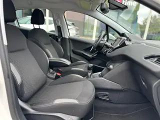 Foto 13 van Peugeot 208 1.2 PureTech Active AIRCO / APK / PDC / CRUISE