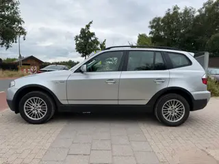 Foto 11 van BMW X3 2.0i Introduction