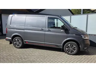 Foto 15 van Volkswagen Transporter 2.0 TDI L1H1 GB Highline Edition 2