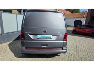 Foto 20 van Volkswagen Transporter 2.0 TDI L1H1 GB Highline Edition 2