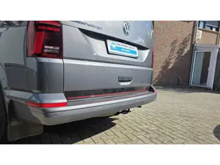 Foto 11 van Volkswagen Transporter 2.0 TDI L1H1 GB Highline Edition 2