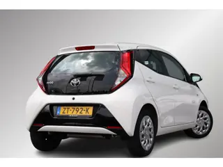 Foto 17 van Toyota Aygo 1.0 VVT-i X-Play, Navi, Camera, LED  speed limiter.