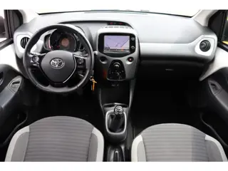 Foto 16 van Toyota Aygo 1.0 VVT-i X-Play, Navi, Camera, LED  speed limiter.